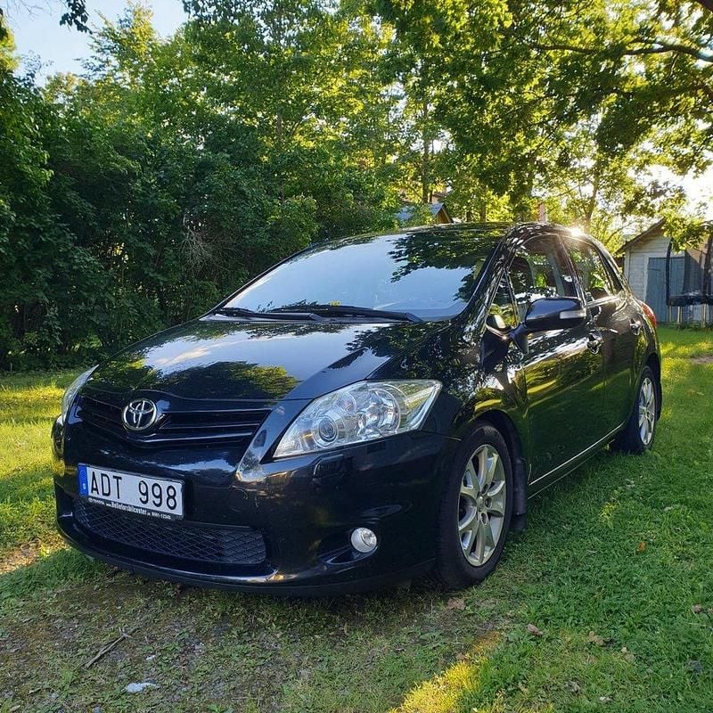 Svart Begagnad 2012 Toyota Auris Plus Halvkombi | 49 999 kr (Bra pris) - Bild 1/4
