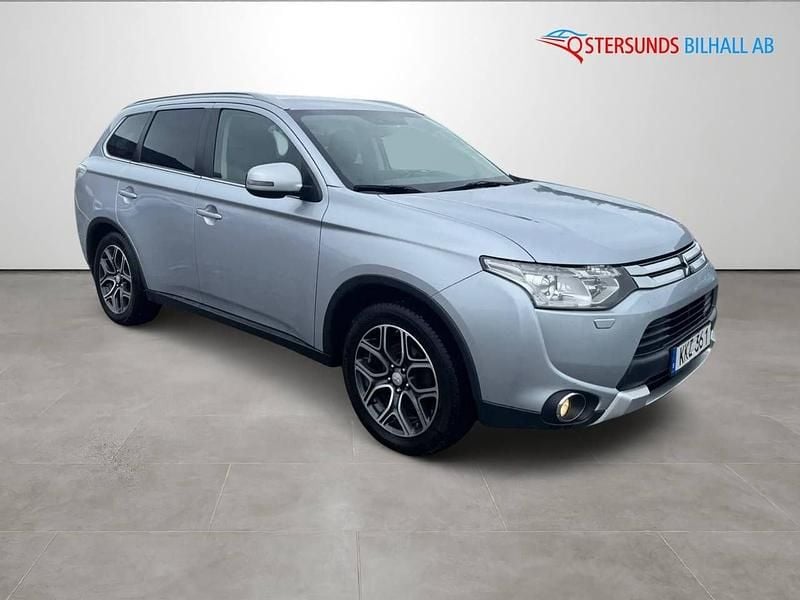 Silver Begagnad 2014 Mitsubishi Outlander SUV | 154 900 kr (Marknadspris) - Bild 1/4
