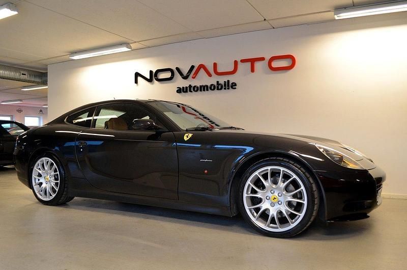 Nero daytona metallic Begagnad 2005 Ferrari 612 Sportkupé | 995 000 kr - Bild 1/4