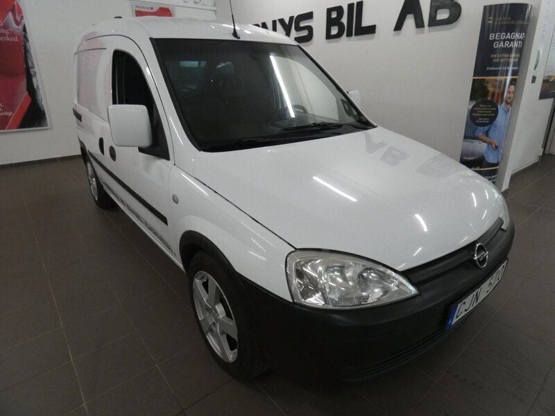 Vit Begagnad 2010 Opel Combo Minibuss | 24 900 kr (Dyr) - Bild 1/4