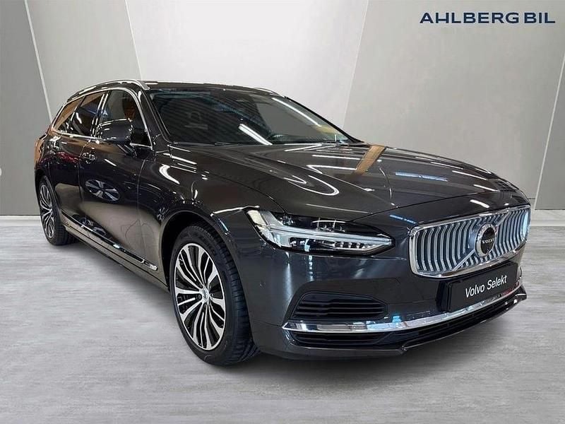 Grå Begagnad 2024 Volvo V90 Core Kombi | 439 500 kr (Lite dyr) - Bild 1/3