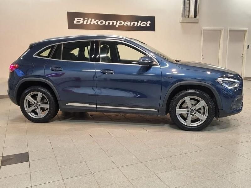 Begagnad Mercedes GLA250 218 HK (160 kW) 2021 Blå SUV
