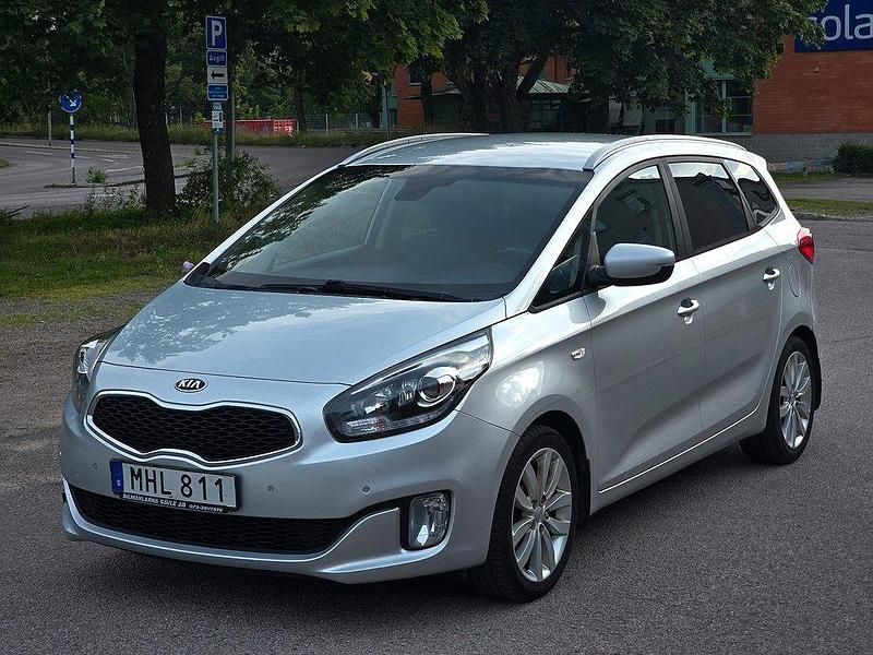 Grå Begagnad 2015 Kia Carens Minibuss | 98 900 kr (Bra pris) - Bild 1/4