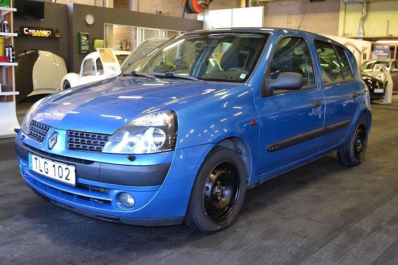 Blå Begagnad 2002 Renault Clio II Expression Halvkombi | 12 500 kr (Lite dyr) - Bild 1/4