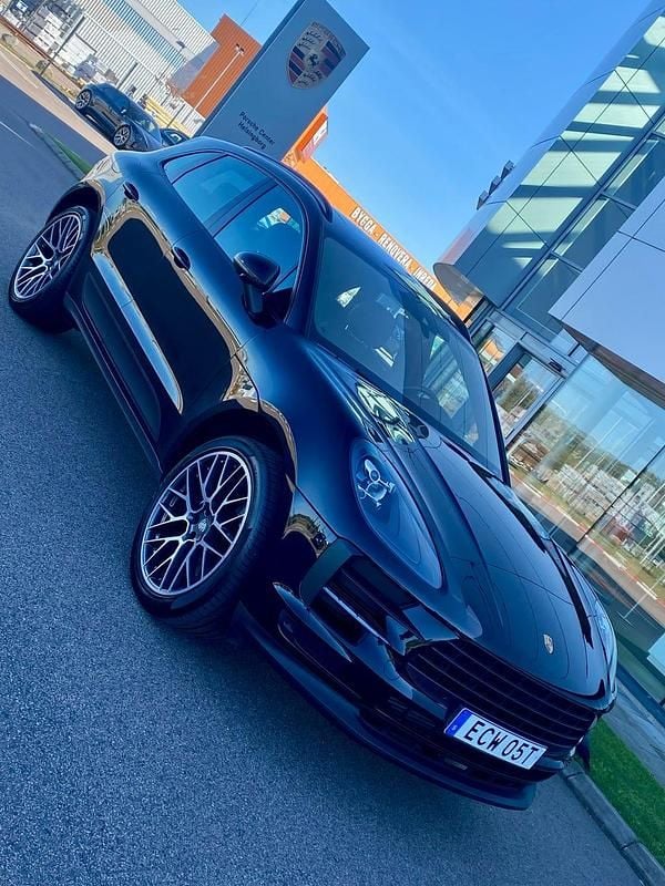Begagnad Porsche Macan 245 HK (180 kW) 2020 Karbon svart SUV