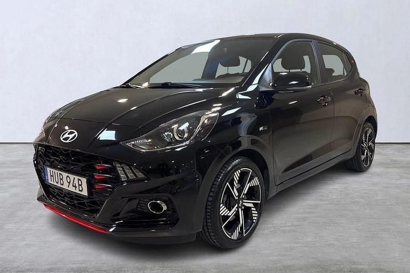 Begagnad Hyundai i10 101 HK (74 kW) 2023 Svart Halvkombi