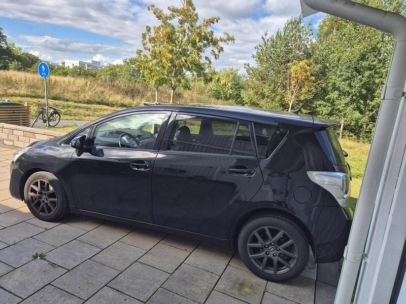 Svart Begagnad 2015 Toyota Verso Edition Minibuss | 122 000 kr (Marknadspris) - Bild 1/4