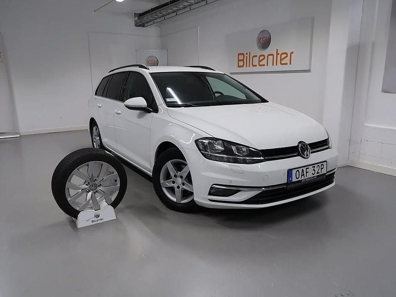 Vit Begagnad 2020 VW Golf VIII GT Kombi | 207 900 kr (Marknadspris) - Bild 1/3
