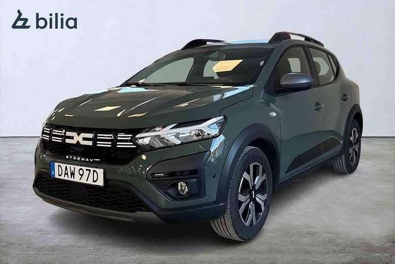 Grå Begagnad 2023 Dacia Sandero Stepway | 149 900 kr (Marknadspris) - Bild 1/1