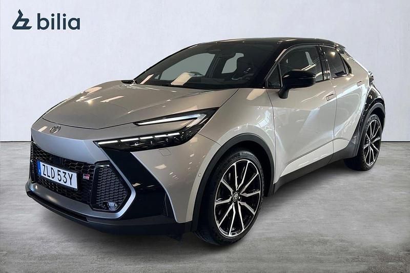 Silver Begagnad 2023 Toyota C-HR Edition SUV | 404 900 kr (Bra pris) - Bild 1/3