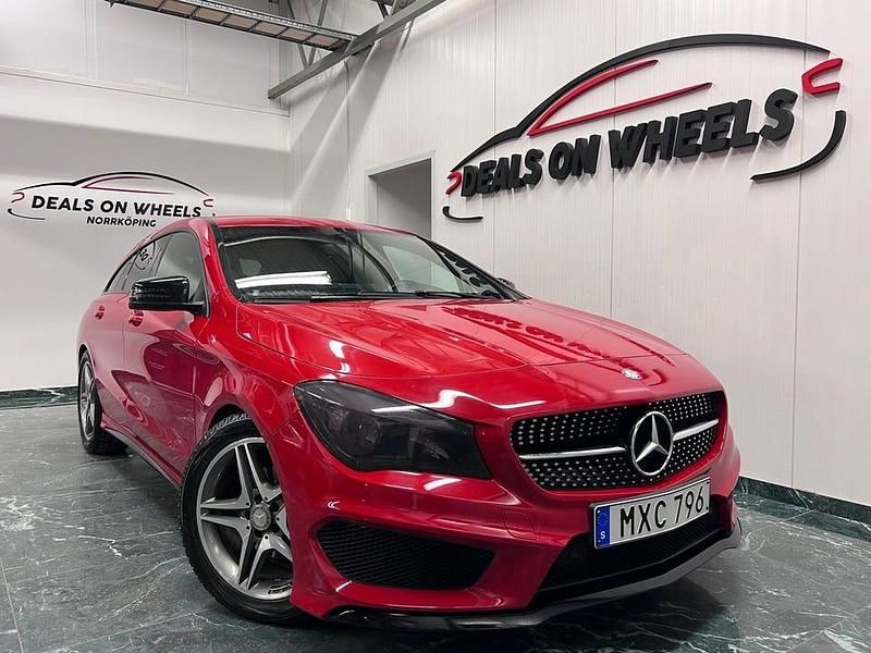 Röd Begagnad 2015 Mercedes CLA200 Shooting Brake AMG Kombi | 144 900 kr (Marknadspris) - Bild 1/4
