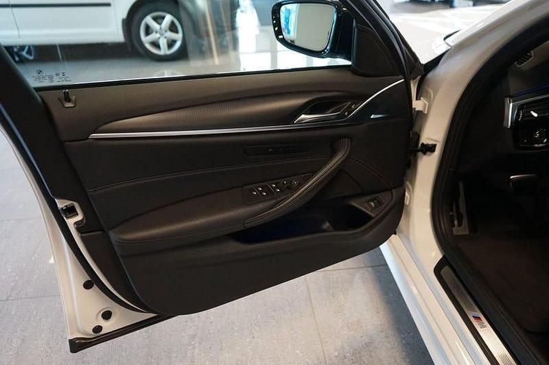 Begagnad BMW 520 M Sport 190 HK (139 kW) 2021 Vit Kombi