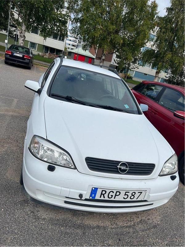 Vit Begagnad 2000 Opel Astra Kombi | 15 000 kr (Marknadspris) - Bild 1/4