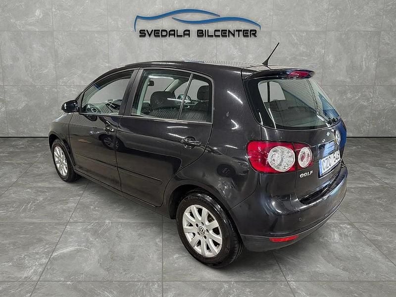 Begagnad VW Golf IV Comfortline 105 HK (77 kW) 2005 Svart Halvkombi