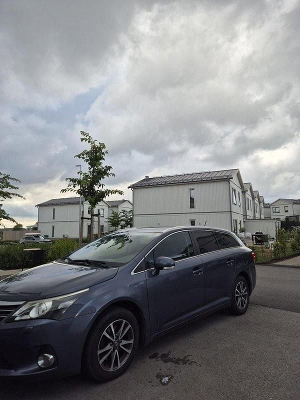 Blå Begagnad 2013 Toyota Avensis Business Edition Kombi | 70 000 kr (Marknadspris) - Bild 1/4