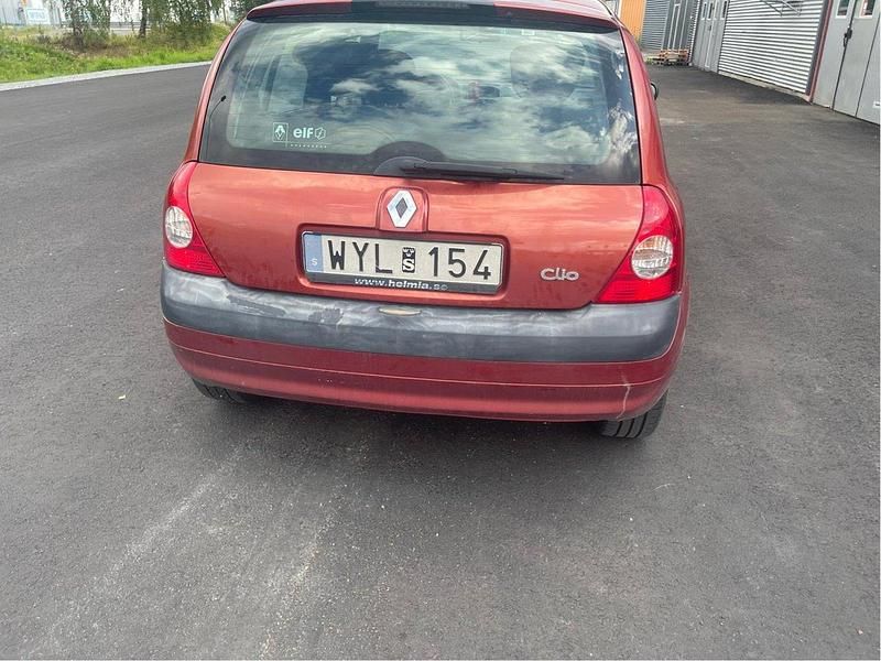 Röd Begagnad 2005 Renault Clio R.S. Halvkombi | 12 000 kr (Bra pris) - Bild 1/3