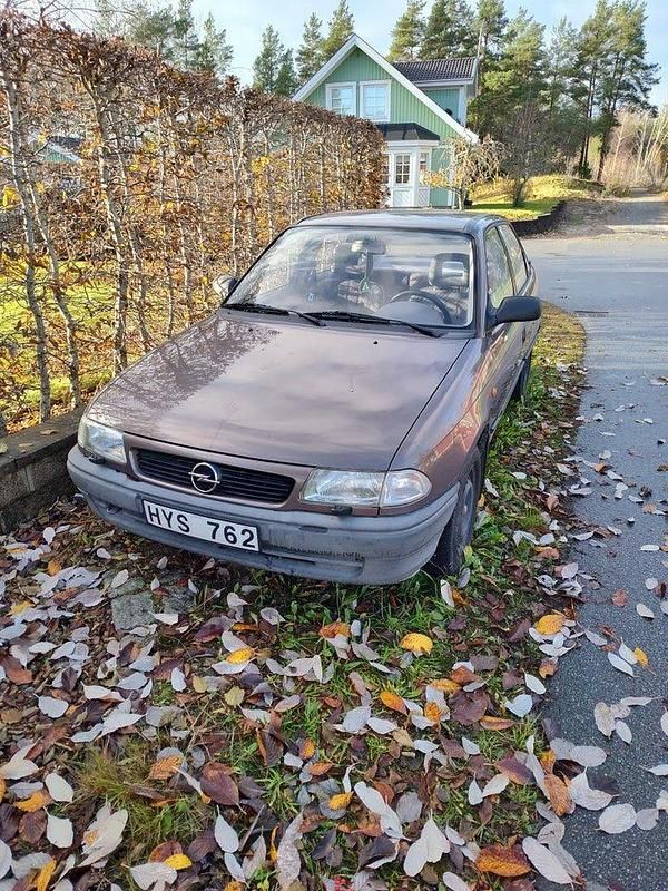 Begagnad 1998 Opel Astra Sedan | 6 500 kr (Bra pris) - Bild 1/4