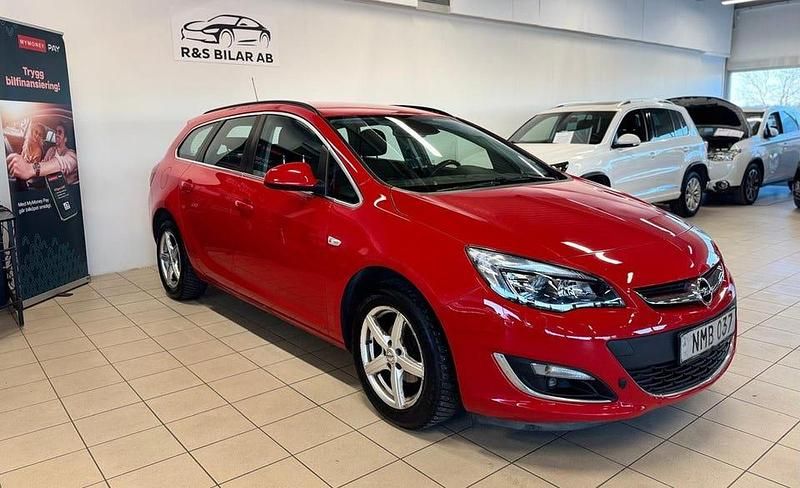 Begagnad Opel Astra Sport 140 HK (102 kW) 2014 Röd Kombi