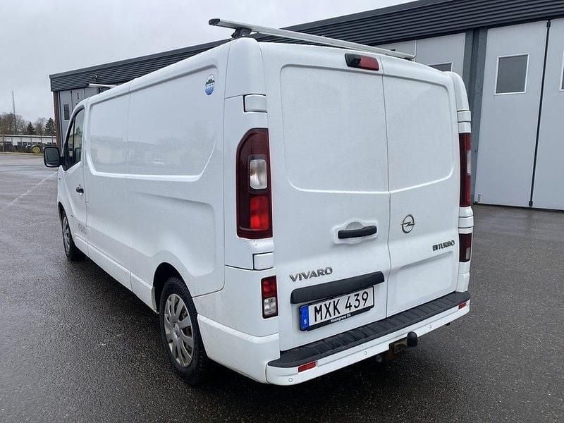Begagnad Opel Vivaro 125 HK (91 kW) 2017 Vit Minibuss