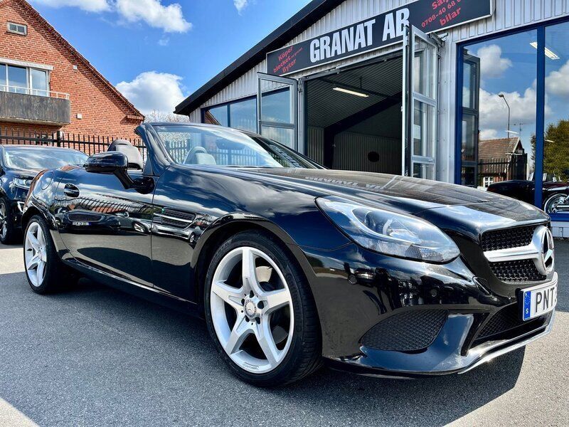 Svart Begagnad 2016 Mercedes SLC200 AMG Cab | 299 900 kr - Bild 1/4