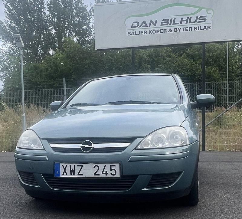 Grå Begagnad 2006 Opel Corsa Halvkombi | 34 900 kr (Marknadspris) - Bild 1/4