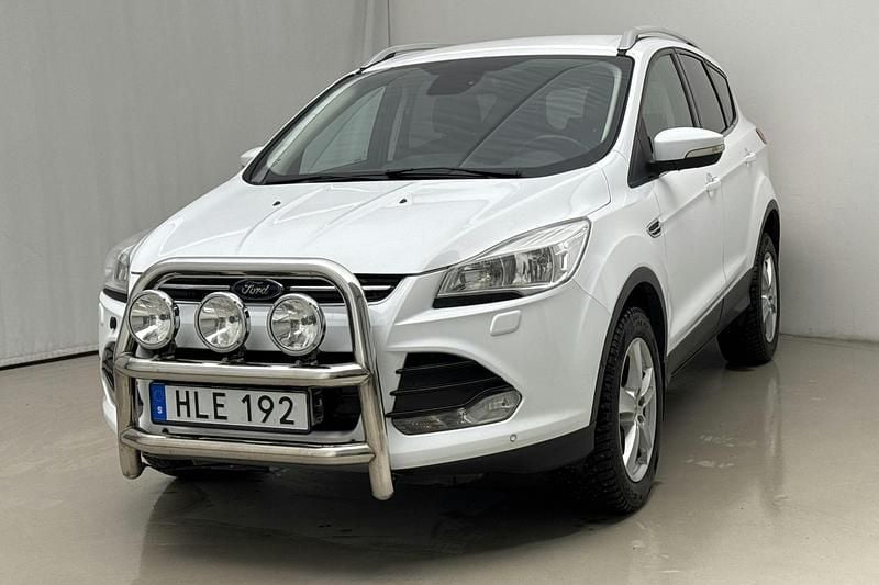 Vit Begagnad 2016 Ford Kuga Titanium SUV | 129 000 kr (Superpris) - Bild 1/4