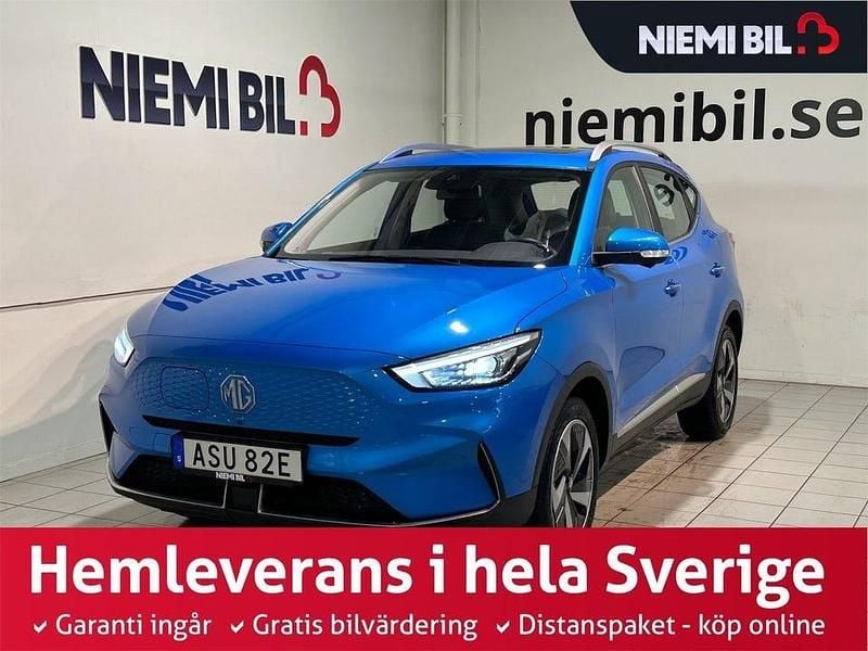 Blå metallic Begagnad 2023 MG ZS Luxury SUV | 299 900 kr (Dyr) - Bild 1/4