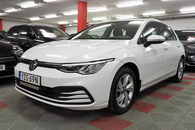 Begagnad VW Golf VIII 110 HK (80 kW) 2022 Vit Halvkombi