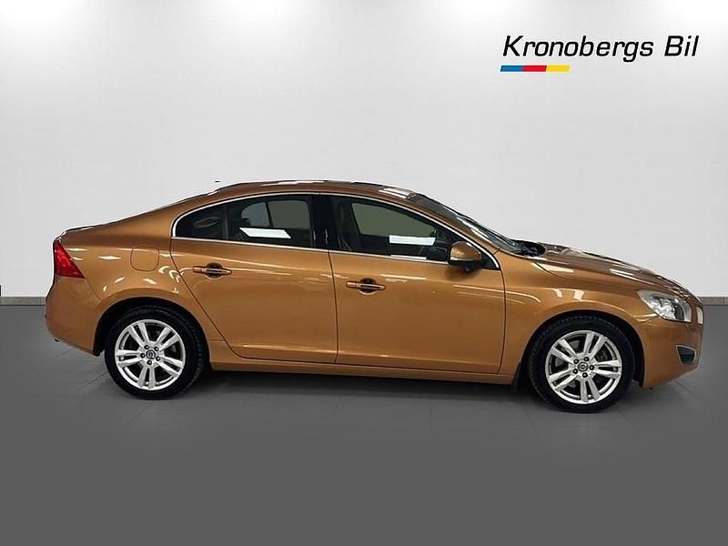 Begagnad Volvo S60 Summum 206 HK (151 kW) 2010 Orange brun metallic Sedan