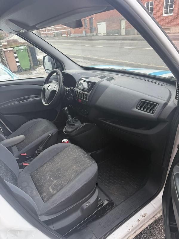 Begagnad Fiat Doblò 90 HK (66 kW) 2014 Minibuss