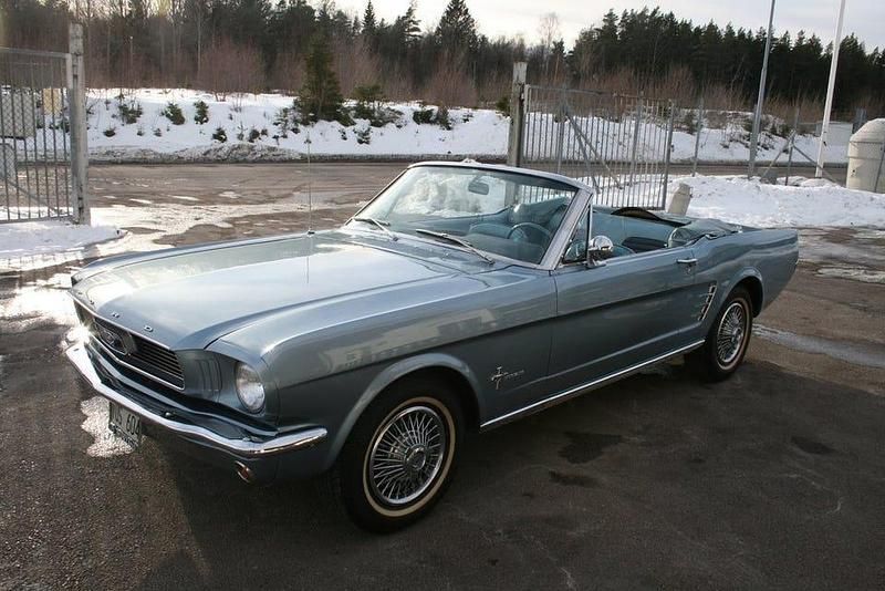 Begagnad Ford V8 203 HK (149 kW) 1966 Blå Cab