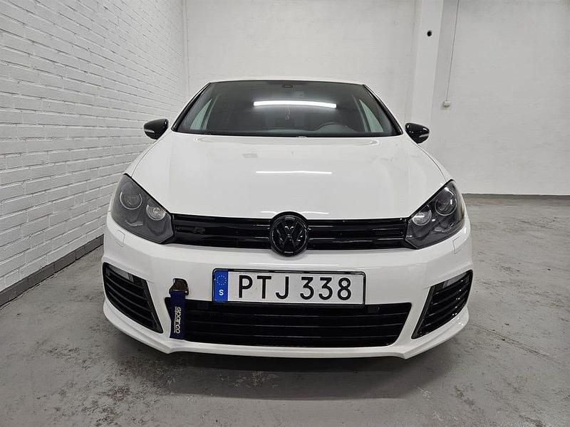 Begagnad VW Golf VI R 271 HK (199 kW) 2010 Vit Halvkombi