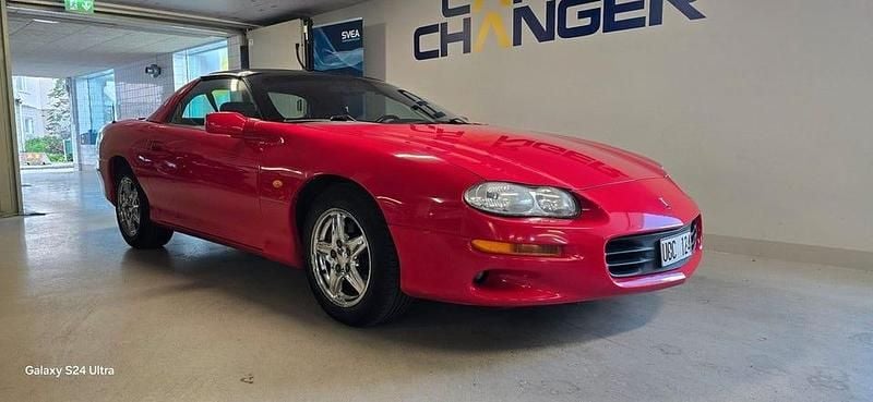 Röd Begagnad 1998 Chevrolet Camaro Sportkupé | 69 900 kr - Bild 1/4