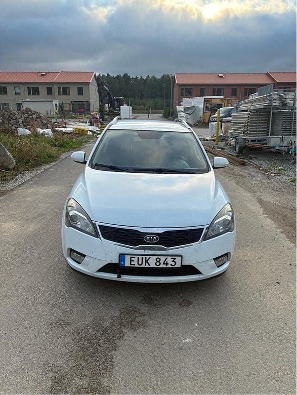 Vit Begagnad 2011 Kia Ceed Sportswagon Kombi | 27 000 kr (Bra pris) - Bild 1/3