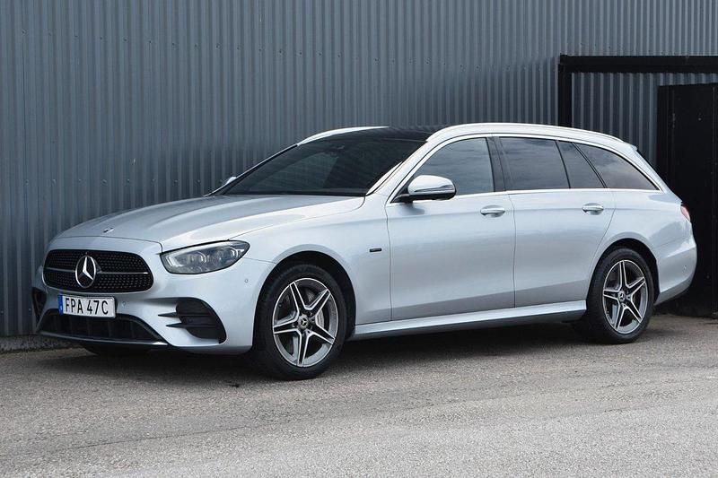 Silver Begagnad 2020 Mercedes E300 AMG Kombi | 369 900 kr (Lite dyr) - Bild 1/4
