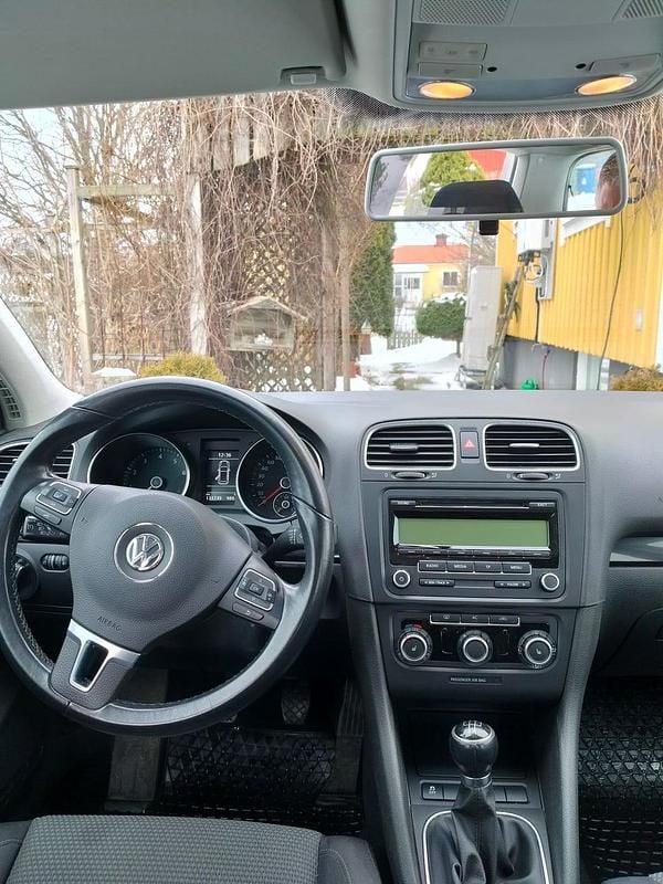 Begagnad VW Golf VI 102 HK (75 kW) 2011 Halvkombi