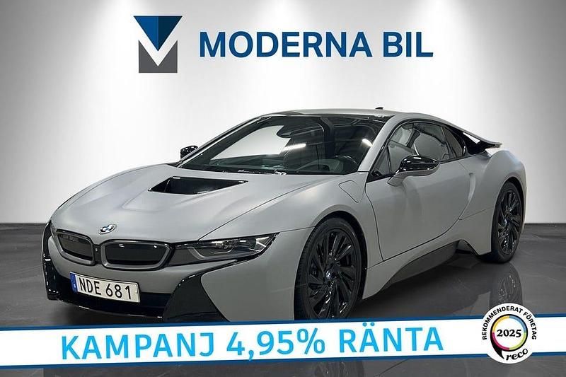 Vit Begagnad 2016 BMW i8 Sportkupé | 599 900 kr - Bild 1/4