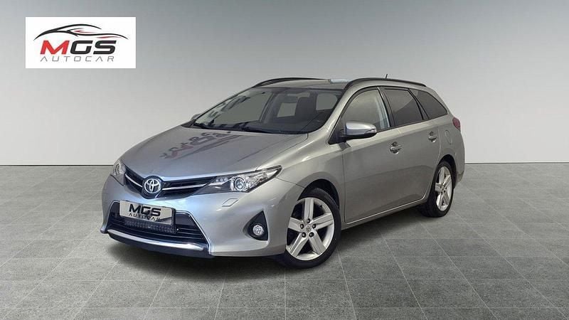 Ljusgrå (grå) Begagnad 2014 Toyota Auris Touring Sports Edition Kombi | 74 900 kr (Lite dyr) - Bild 1/4