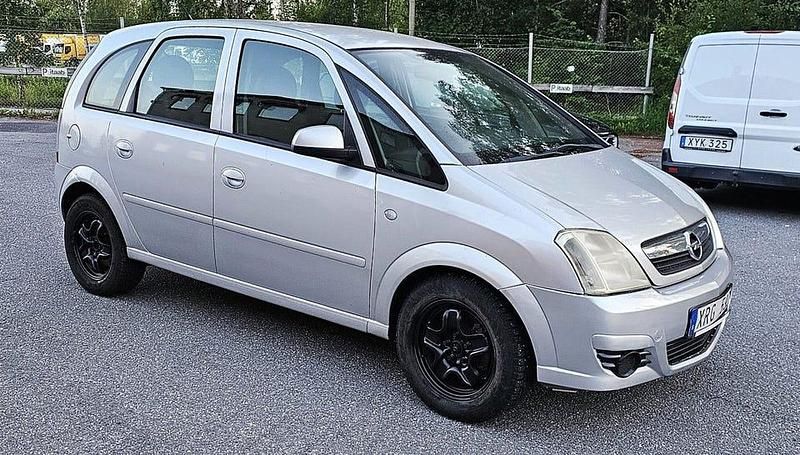 Grå Begagnad 2007 Opel Meriva Minibuss | 29 900 kr (Dyr) - Bild 1/4