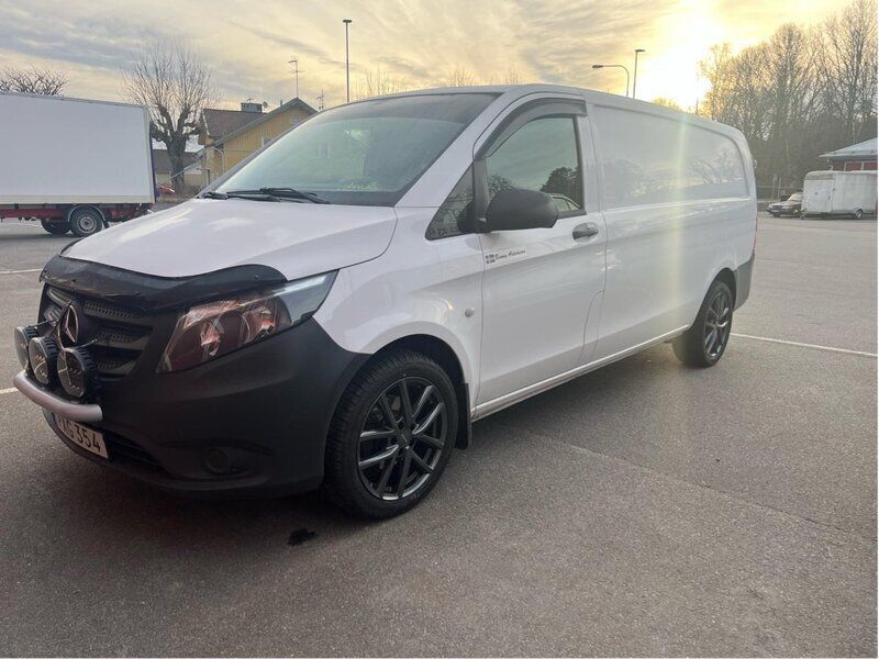 Vit Begagnad 2020 Mercedes Vito Minibuss | 179 000 kr - Bild 1/4