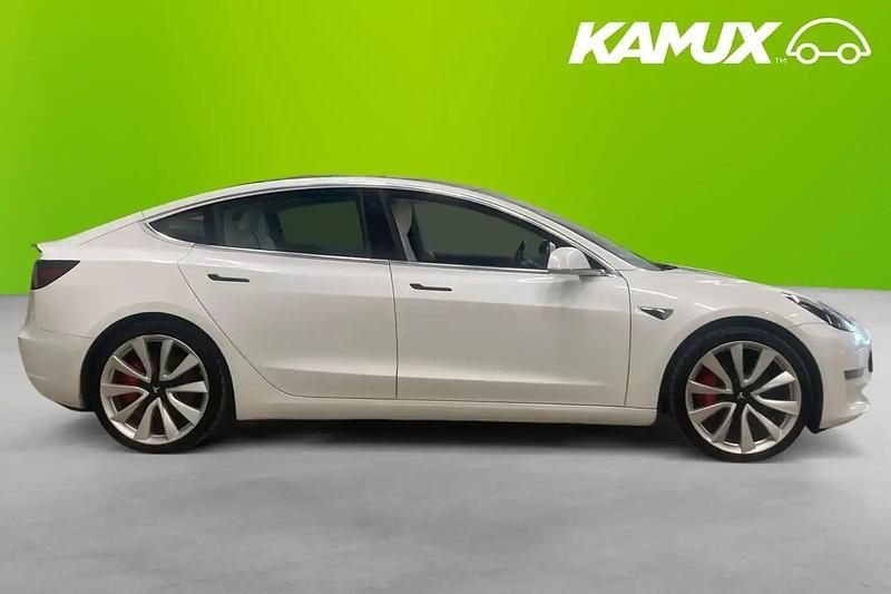 Begagnad Tesla Model 3 Performance 461 kW (627 HK) 2019 Vit Sedan