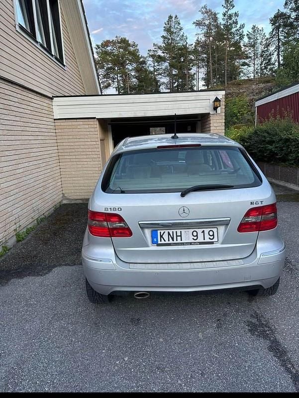 Begagnad Mercedes B180 116 HK (85 kW) 2010 Minibuss