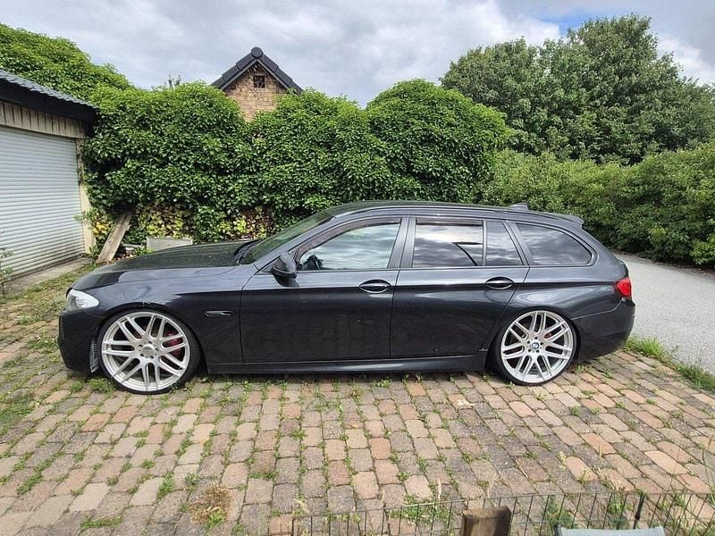 Grå Begagnad 2012 BMW 520 Kombi | 75 000 kr (Lite dyr) - Bild 1/4