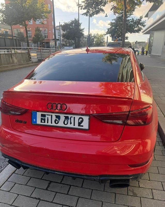 Begagnad Audi RS3 400 HK (294 kW) 2018 Catalunya red metallic Sedan