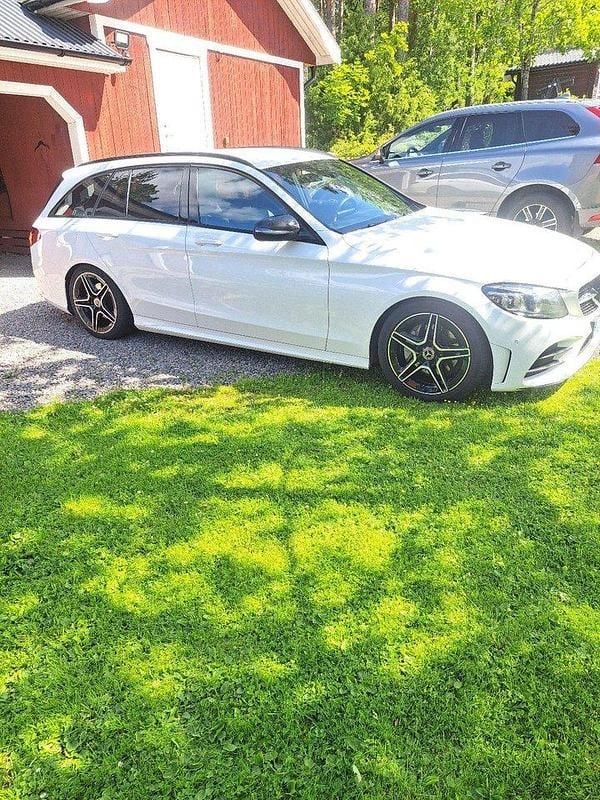 Vit Begagnad 2021 Mercedes C220 AMG Kombi | 269 990 kr (Marknadspris) - Bild 1/4