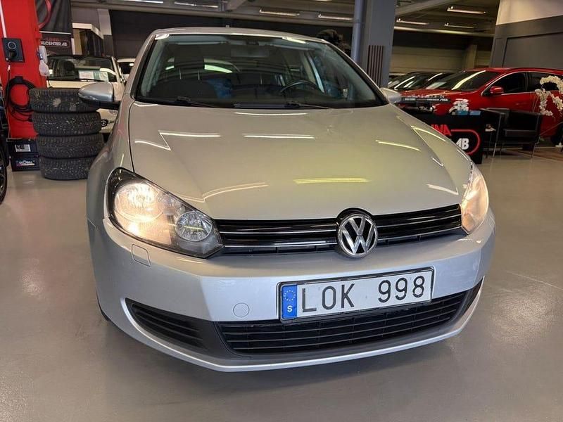Begagnad VW Golf VI 105 HK (77 kW) 2011 Silver metallic Halvkombi