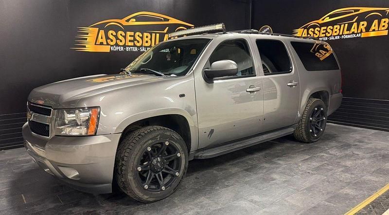 Grå Begagnad 2007 Chevrolet Suburban SUV | 159 900 kr (Marknadspris) - Bild 1/1