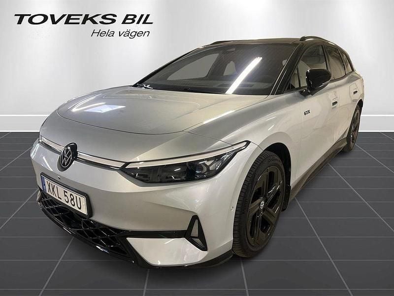 Silver (scale silver metallic bla) Begagnad 2025 VW ID.7 GTX Kombi | 649 900 kr (Marknadspris) - Bild 1/1