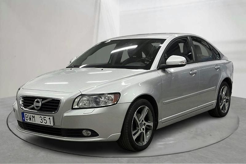 Ljusgrå Begagnad 2012 Volvo S40 Momentum Sedan | 60 500 kr (Bra pris) - Bild 1/4