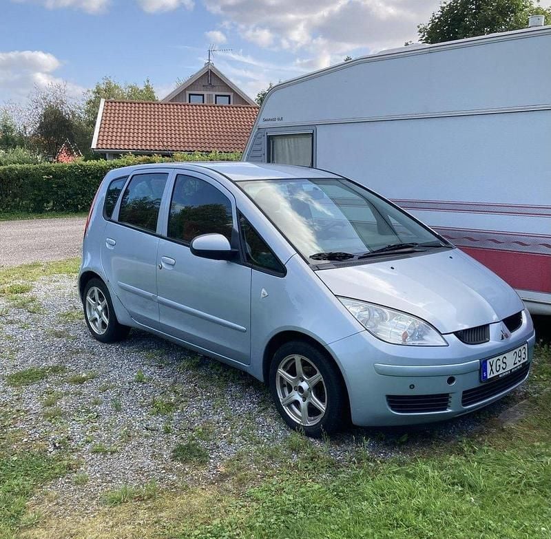 Blå Begagnad 2006 Mitsubishi Colt Halvkombi | 8 000 kr - Bild 1/4